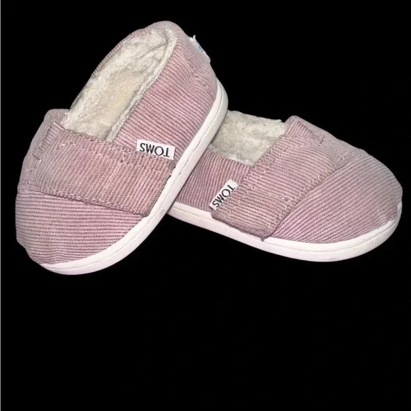 Girls Toms corduroy fleece lined slip on shoes. Size 4. - Picture 2 of 5
